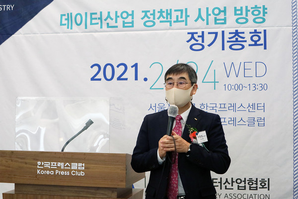 이형칠 신임 한국데이터산업협회장은 “협회는 산업 현장의 목소리가 반영될 수 있도록 회원사들의 의견을 모으고 정부 및 유관기관과의 소통과 협력을 강화해, 빠르게 변화하는 대외 환경에 적극적으로 대응하겠다”고 말했다.