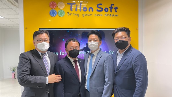 (좌측부터) 틸론 조기영 부사장, 최용호 대표, 최백준 대표, 차진욱 부사장