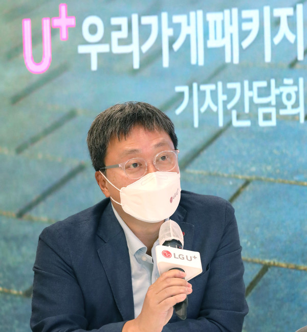 임장혁 LG유플러스 기업기반사업그룹장은 “소상공인의 특정 업종을 대상으로 한 상품 출시는 전에 없던 새로운 시도로, 향후 요식업에 이어 매장기반의 소매업, 오피스형 사업자 등으로 특화 상품을 확대할 것”이라며, “업계 선도 업체들과 제휴를 확대해 소상공인들에게 진정성 있는 상품을 제공해 나가겠다”고 말했다.