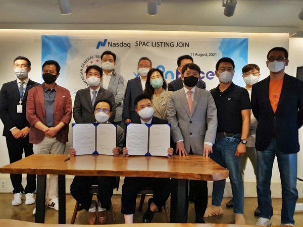 온페이스 3개 회사는 미국 나스닥 상장 준비를 위한 업무진행을 위해 미국연합상회 지난 11일 조인식을 가졌다. 조인식 후 관계자들이 기념촬영을 하고 있다.