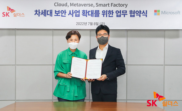 한국마이크로소프트 이지은 대표(왼쪽), SK쉴더스 박진효 대표