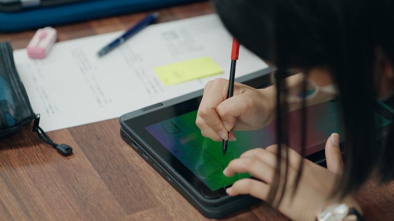 레노버는 구글과 함께 마련한 이노브에드 프로그램을 통해 대전 호수돈여중에 다양한 스마트 기기를 제공했다.