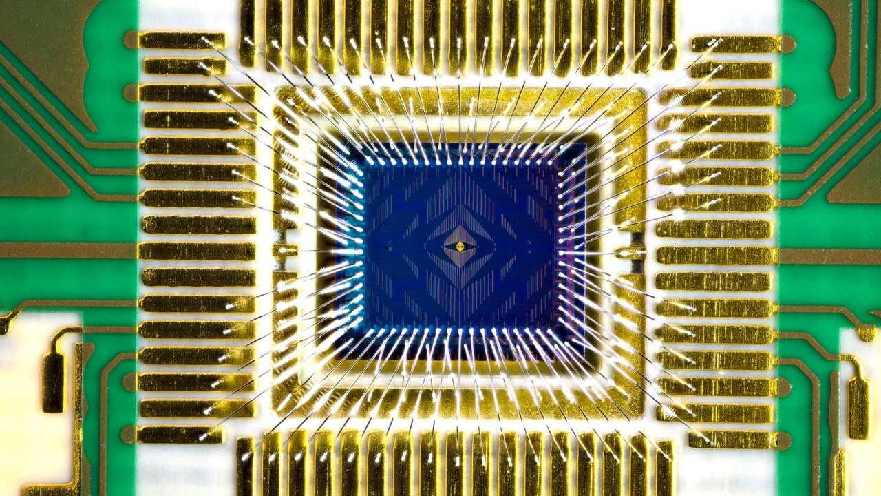 인텔이 발표한 양자 컴퓨팅 실리콘 칩 터널 폴스. 사진=인텔