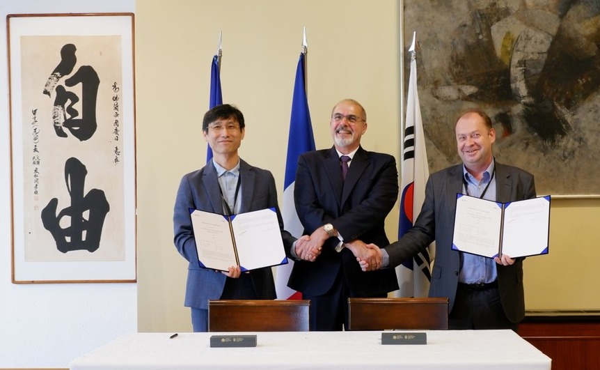 주한프랑스대사관 필립 르포르(Philippe Lefort) 대사, ETRI 김강호 초성능컴퓨팅연구본부장, 아토스 올리비에 카스테녜드(Olivier CASTAIGNEDE) 매니징 디렉터