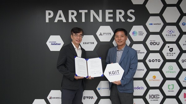 KGIT 조영철 회장(왼쪽), 이노베이션아카데미 전영표 학장