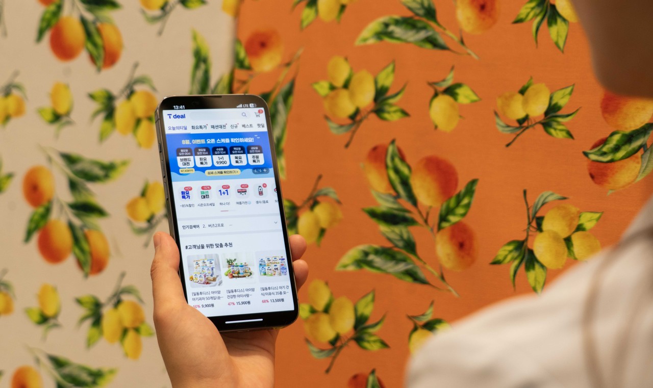 SKT의 AI 큐레이션 문자 커머스 티딜이 올 상반기 거래액 1,000억 원을 돌파했다.