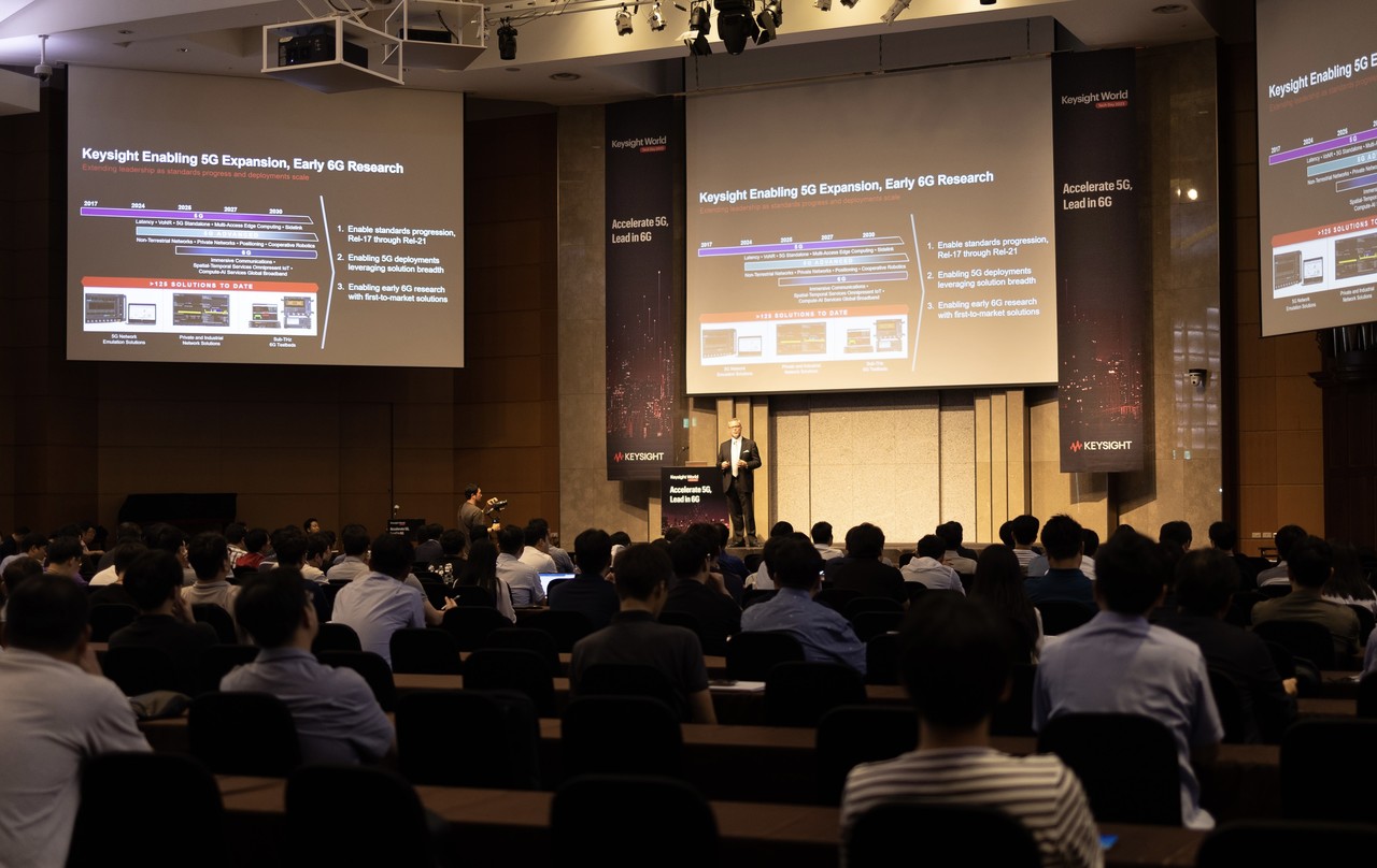 환영사를 하고 있는 키사이트 마크 월러스 글로벌 최고 고객 책임자