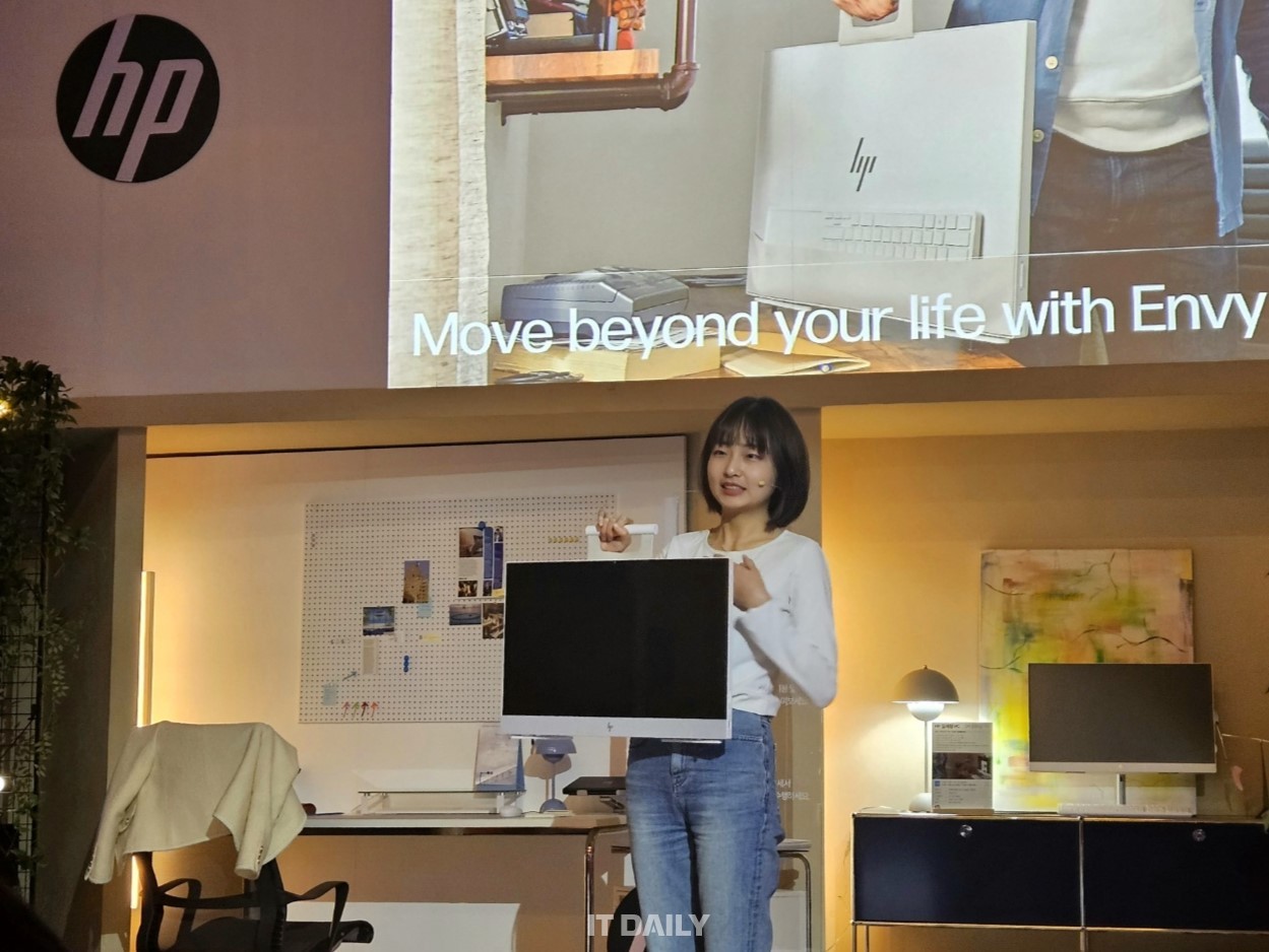 이동식 일체형 PC ‘HP 엔비 무브 24’를 소개하는 HP 코리아 양지수 매니저.