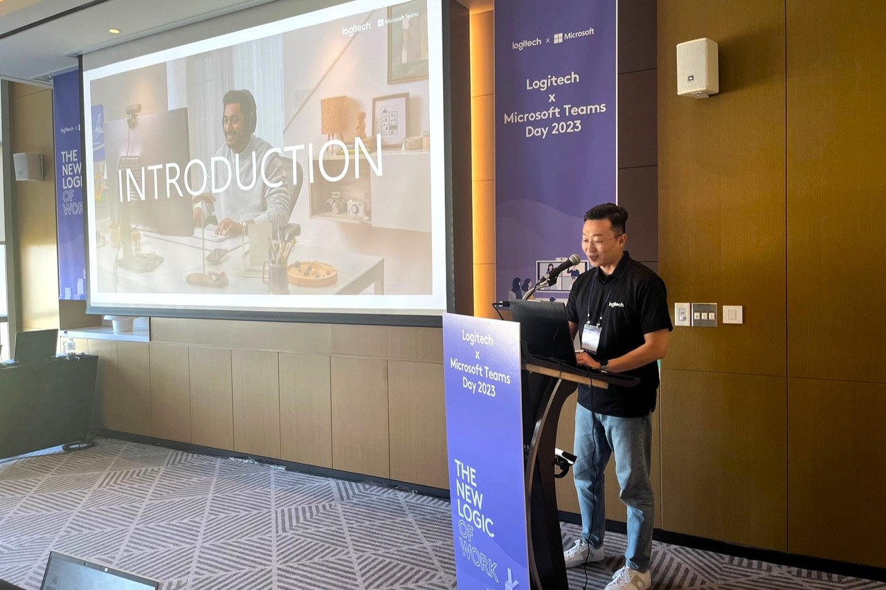  ‘로지텍 X 마이크로소프트 팀즈 데이 2023’에서 발표 중인 로지텍 솔루션 엔지니어 김형준 부장