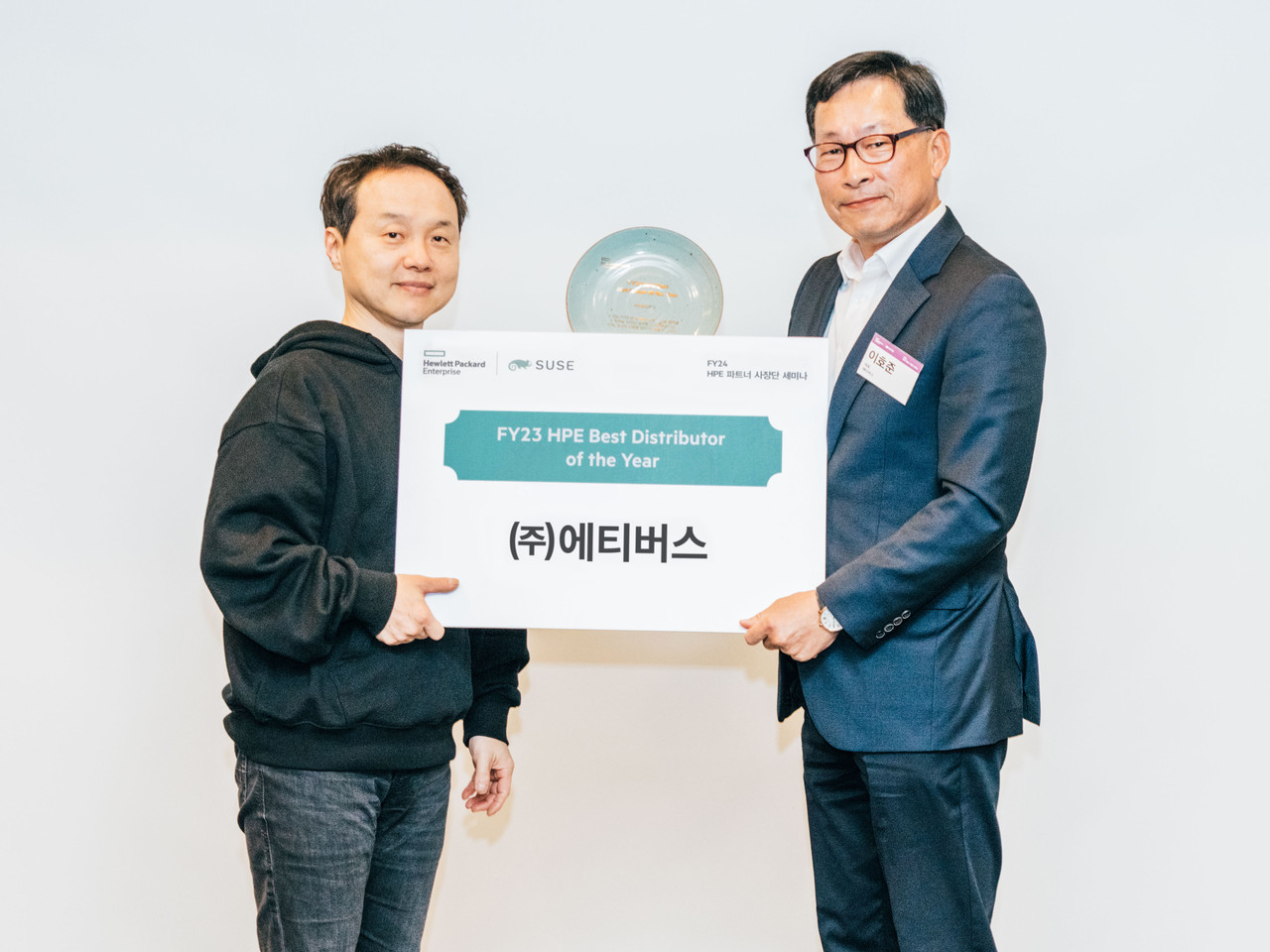 HPE코리아 김영채 대표(왼쪽), 에티버스 이호준 대표