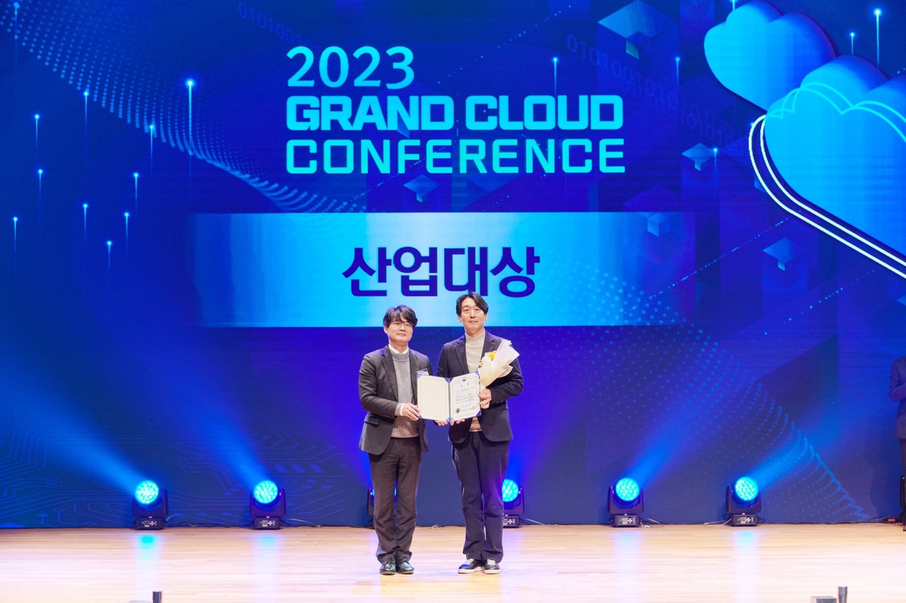 과학기술정보통신부 엄열 국장(왼쪽), NHN클라우드 김동훈 대표