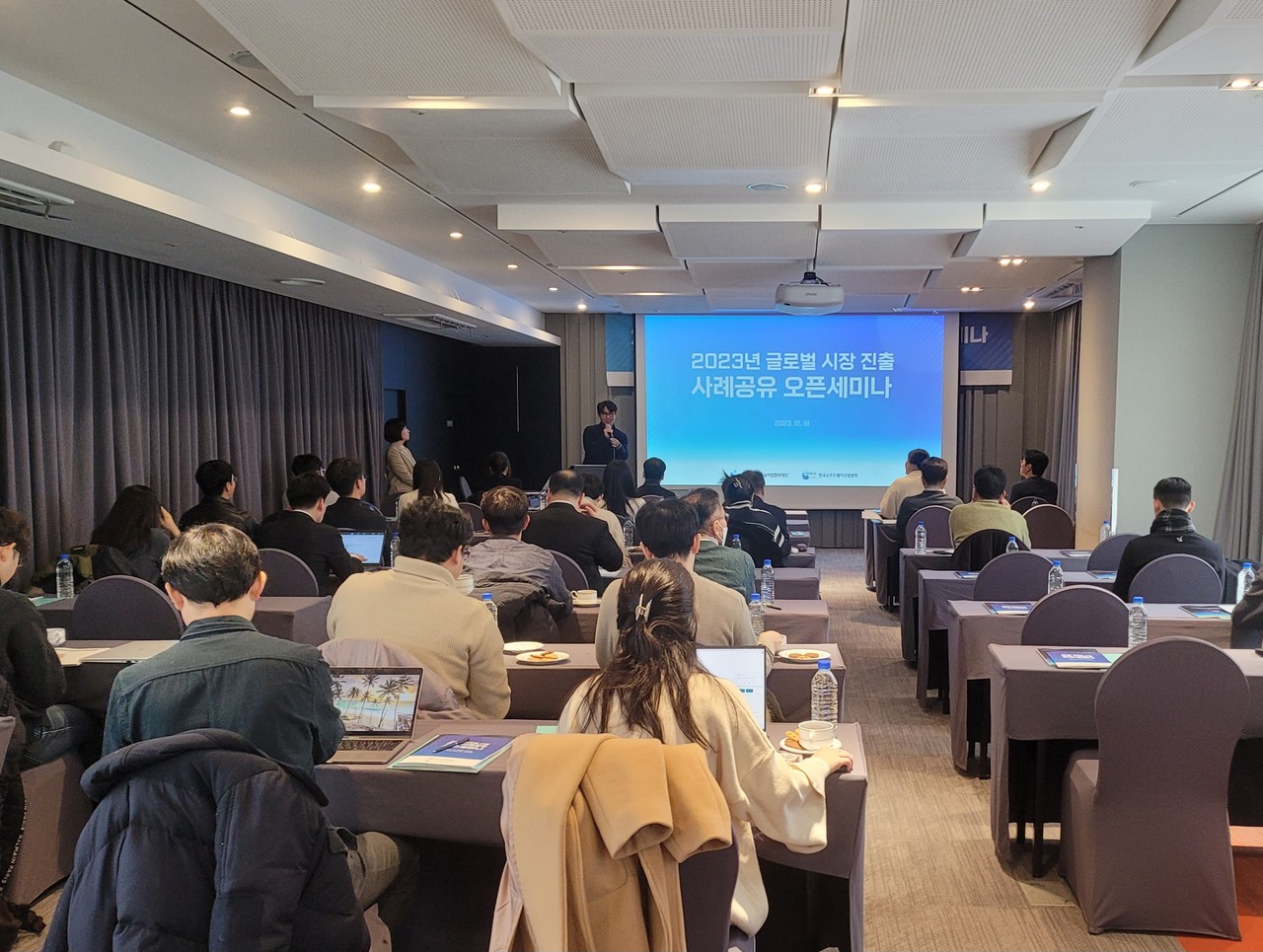 KOSA가 지난 19일 국내 SW 기업의 성공적인 해외 진출을 지원하기 위해 ‘2023 글로벌 시장 진출 사례공유 오픈세미나’를 개최했다.