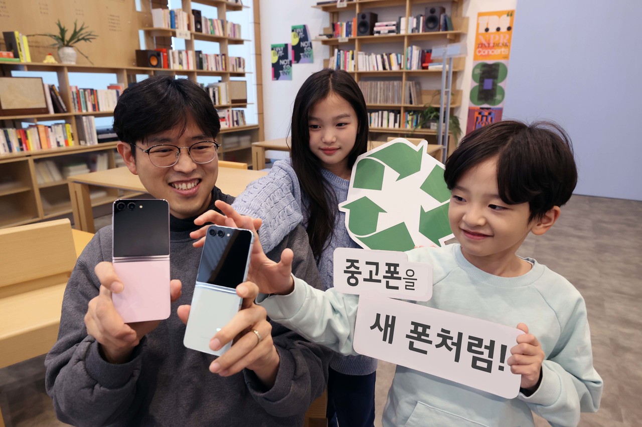LG유플러스가 삼성전자와 함께 이용하지 않는 중고폰의 배터리를 무료로 교체해 자녀에게 물려줄 수 있는 ‘갤럭시 패밀리 폰 프로그램’을 론칭했다.