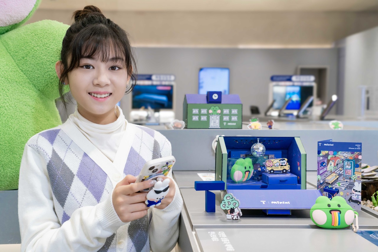 SKT가 청소년층에 인기 있는 아이폰13 미니를 구매하는 고객들에게 ‘라인프렌즈 미니니’ 액세서리 패키지를 제공한다.