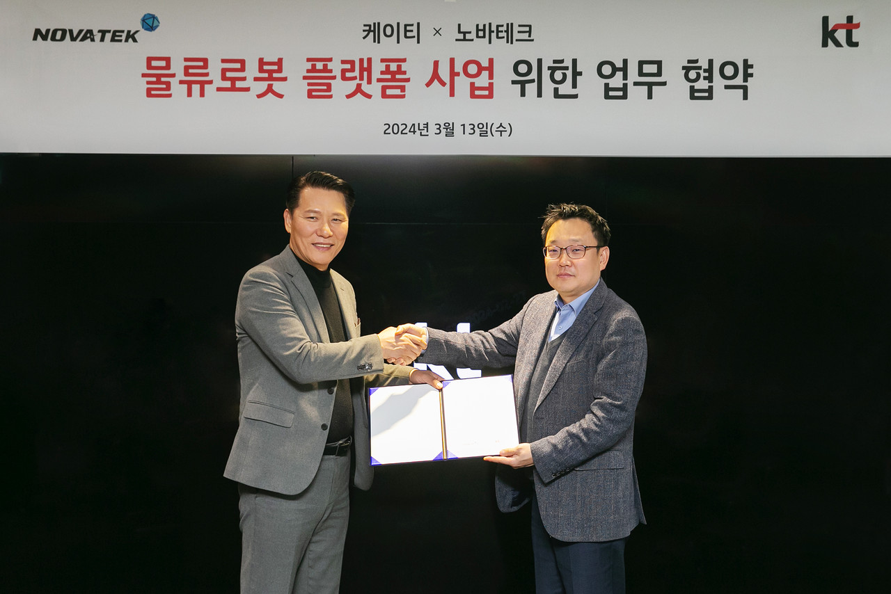 노바테크 송동석 대표(왼쪽), KT AI 로봇사업단 이상호 상무