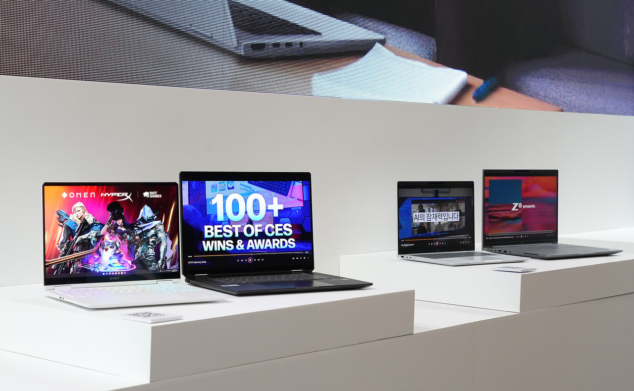 HP AI PC 신제품 출시 기자 간담회에 전시된 제품들