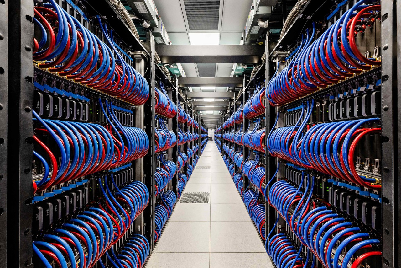 HPE 엑사스케일 슈퍼컴퓨터 오로라(Aurora) 참고 이미지