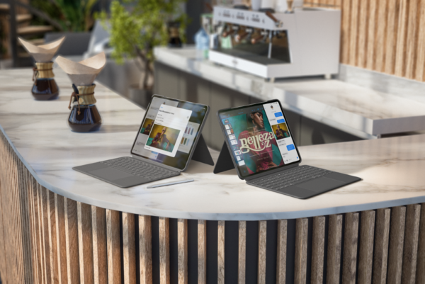 로지텍의 아이패드 에어 11인치 M2 및 5세대용 & 아이패드 프로 11인치 M4용 콤보 터치 키보드 케이스.