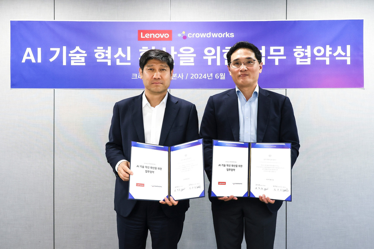 크라우드웍스 김우승 CEO(왼쪽), 레노버 글로벌 테크놀로지 코리아 윤석준 부사장