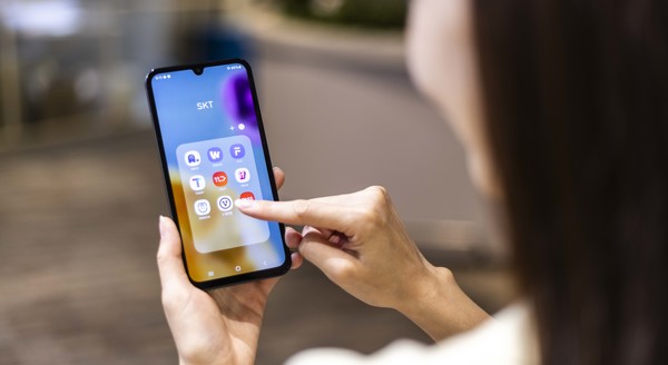 5G 스마트폰 ‘갤럭시 와이드7’ 모습.