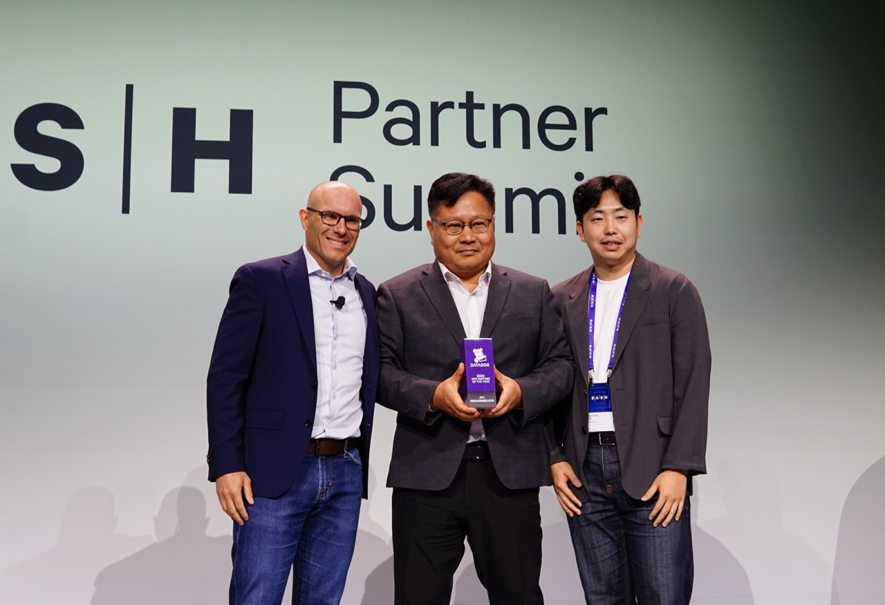 (왼쪽부터) 데이터독 제러드 버클리 부사장, 메가존클라우드 서민택 부사장, 데이터독코리아 유태영 매니저