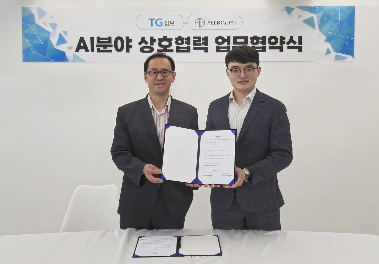 삼보컴퓨터 지승현 대표(왼쪽), 오른쪽 이동재 대표