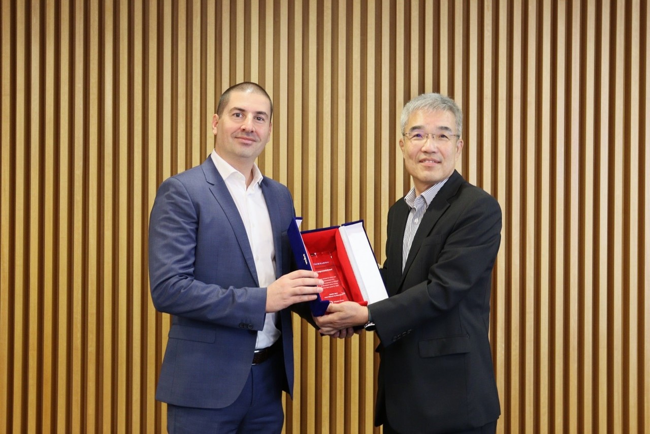 (왼쪽부터) 브로드컴 마이클 피시맨 아시아 모던앱 비즈니스 리더, 데이타솔루션 정교중 대표