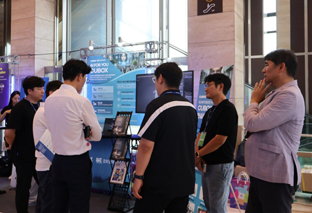 컨퍼런스 부스 현장.