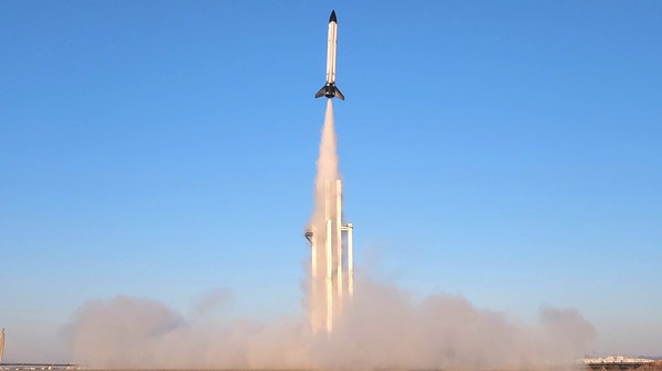 GPERI가 제작한 GSLV-I이 나주 영산강 강변저류지에서 시험발사에 성공한 모습.