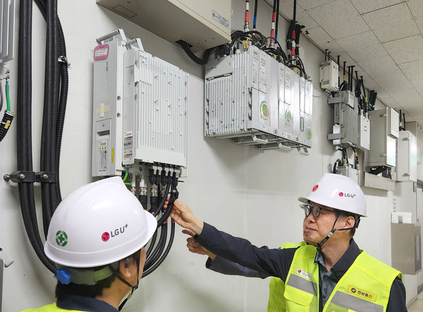 LG유플러스가 서울시 지하철 9호선 철도통합무선망(이하 LTE-R) 구축 사업을 단독으로 수주했다고 밝혔다.