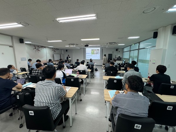 산업교육연구소가 온디바이스 AI와 관련한 세미나를 진행하고 있는 모습. (사진=나호정 기자)
