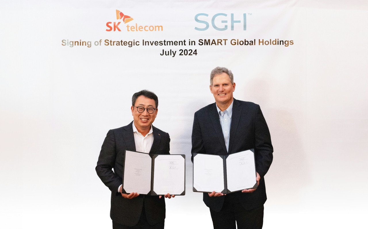 SKT 유영상 대표(왼쪽), SGH 마크 아담스 대표