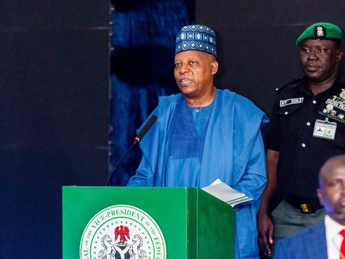 카심 셰티마 나이지리아 부통령이 지난 23일 나이지리아 지가와(Jigawa)주 두체(Dutse)에서 열린 '인공지능 전문 블록체인 기술교육 및 아웃소싱 이니셔티브' 출범식에서 연설하고 있다.