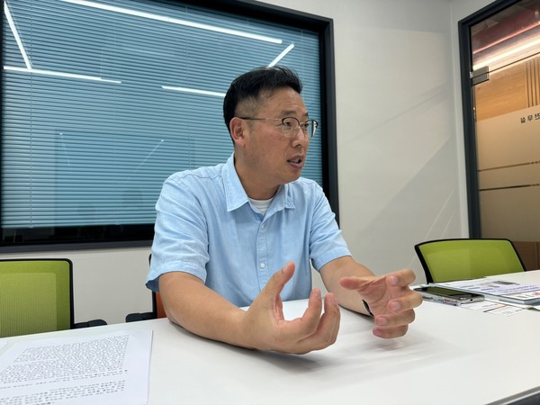 김명호 전무는 “이안은 경쟁 업체들이 접근하기 어려운 하이테크 산업의 다양한 데이터(2D, 3D) 기반 디지털 트윈 구축 경험을 토대로 디지털 트윈 구축을 위한 솔루션을 개발했다”고 말했다. (사진=나호정 기자)