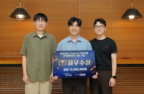 왼쪽부터 AI대학원 박사과정 이동현·통합과정 송우석·박사과정 이찬민 학생.