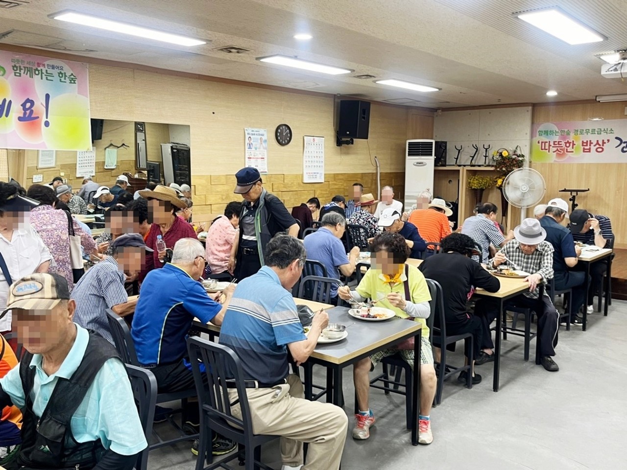 경기도 안양 경로무료급식소 ‘따뜻한 밥상’ 보양식 나눔 현장 (사진=인포뱅크)