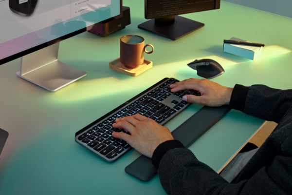 로지텍의 맥용 최고급 무선 일루미네이티드 키보드 ‘MX 키스 S 포 맥’