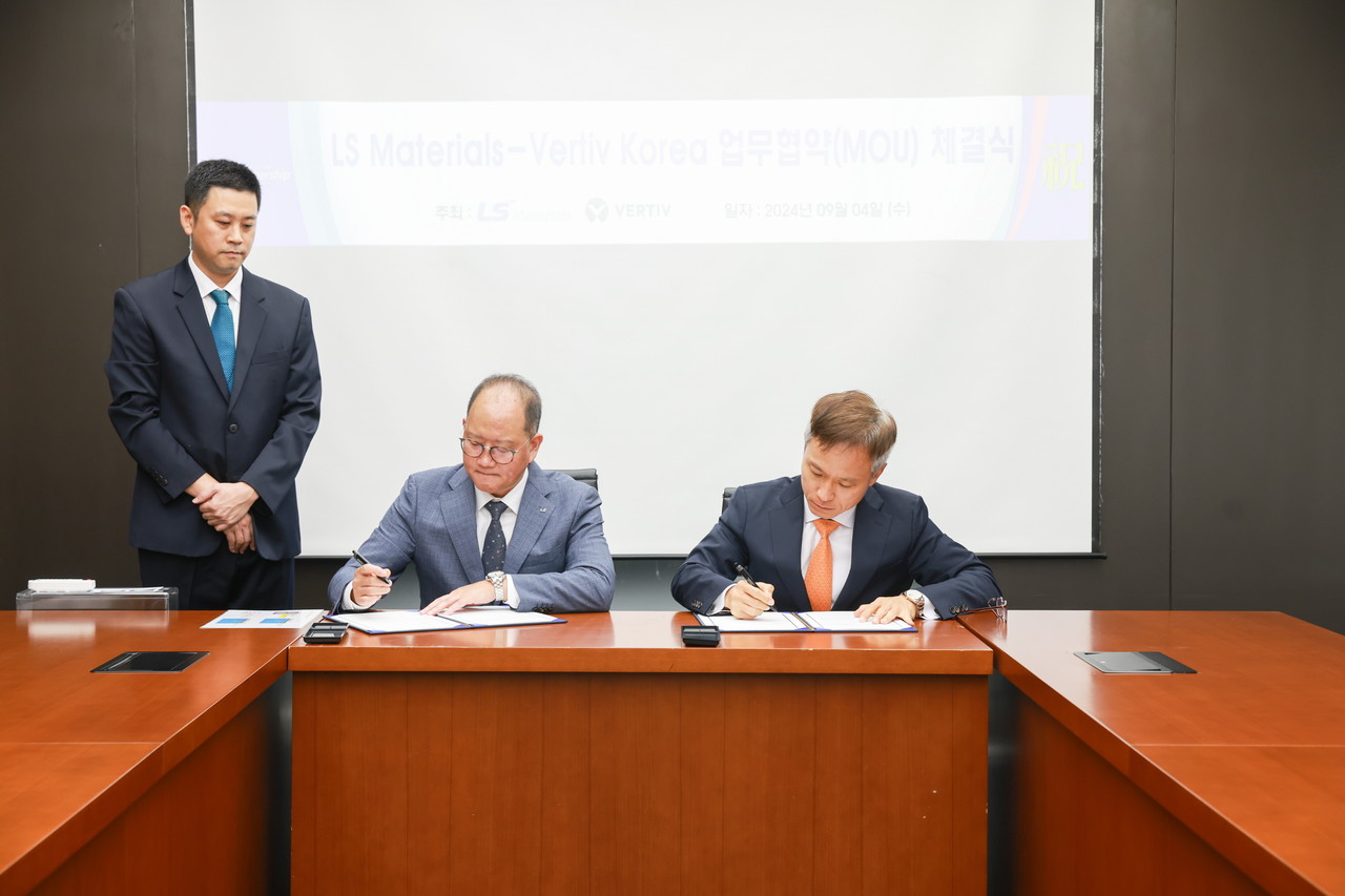LS머트리얼즈 홍영호 대표(왼쪽), 버티브코리아 김성엽 사장