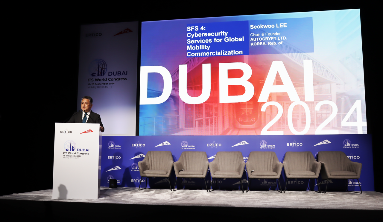 아우토크립트의 이석우 대표가 ITS 월드 콩그레스 정책 세션에서 주제 발표를 하고 있다.