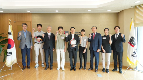 수여식은 행정동 5층 총장실에서 임기철 총장, 정용화 대외부총장, 김재관 대외협력처장과 (재)정원장학복지재단 관계자, 선발된 장학생들이 참석한 가운데 진행됐다.