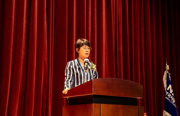 NIA 장경미 부원장이 취임사를 전하고 있는 모습.