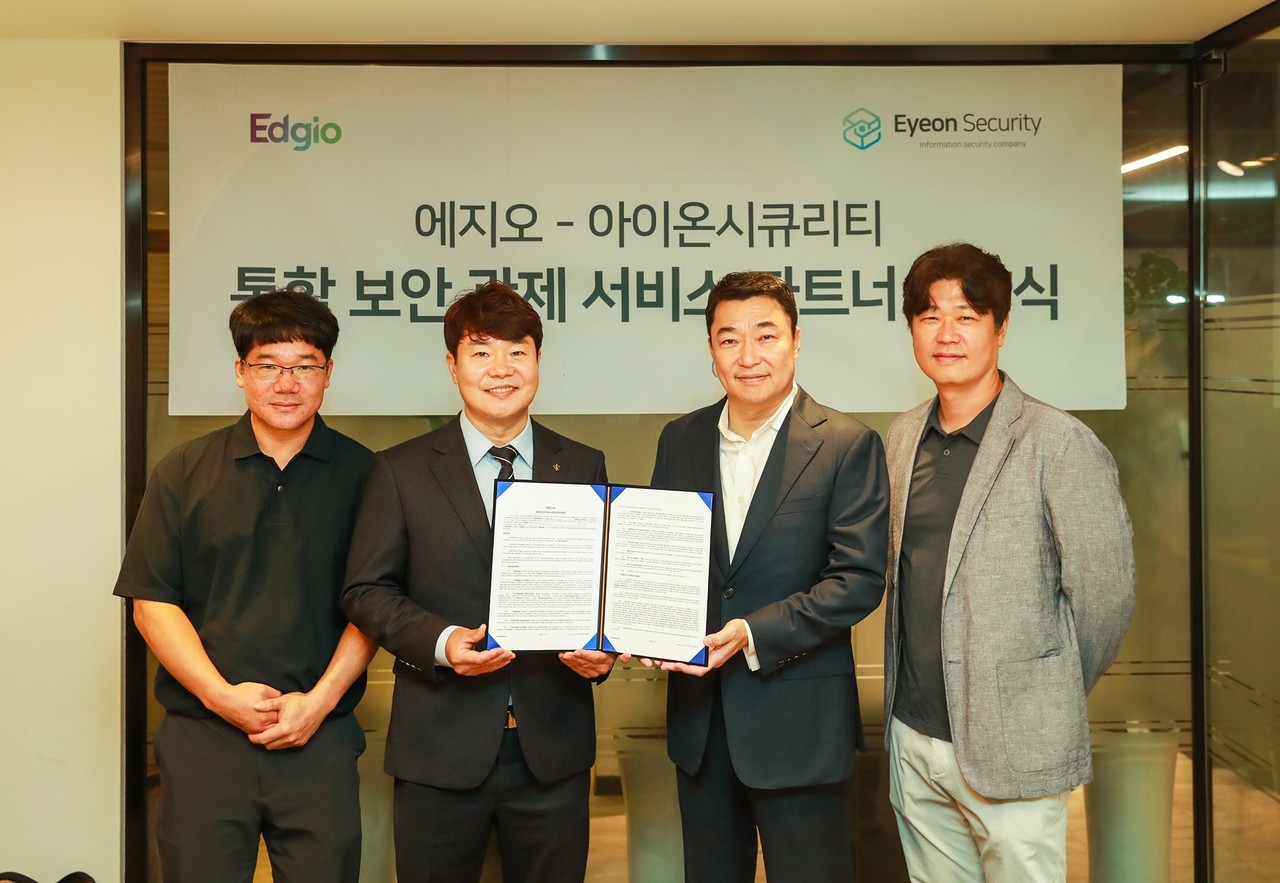 (왼쪽부터) 아이온시큐리티 이혁재 보안관제센터장, 조명래 대표. 에지오코리아 김재현 지사장, 박현진 상무