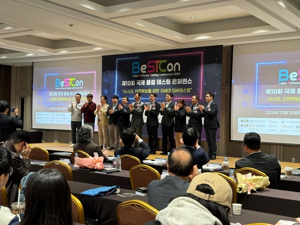 베스트콘 2024 시상식에서 수상자들이 기념사진을 촬영하고 있는 모습. (사진=나호정 기자)