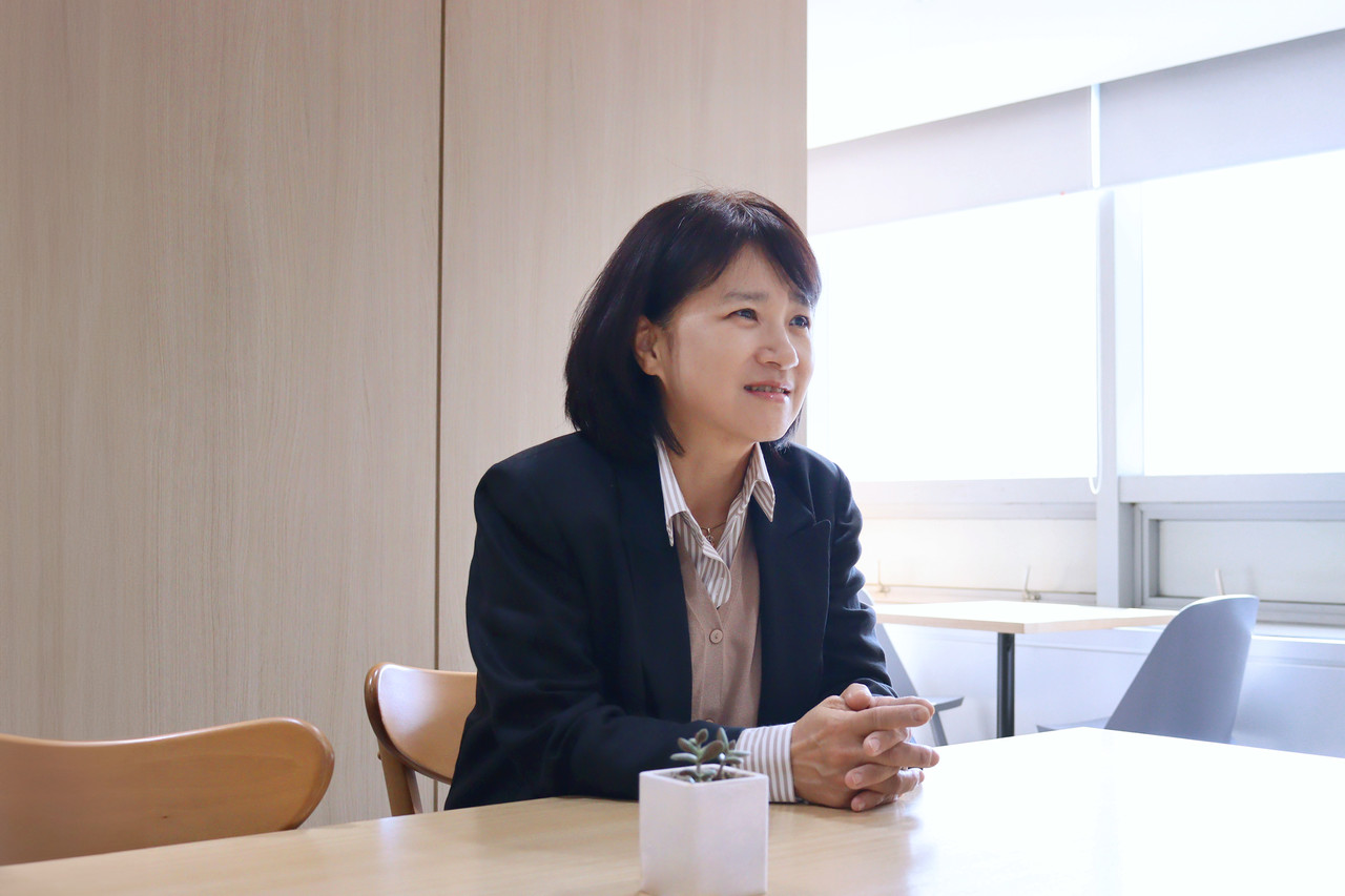 데이타솔루션 한인애 전무는 “AI 도입 전략은 업무 프로세스에서 발생하는 문제를 찾아 AI로 개선 방안을 모색하는 데서 시작하는 것이 바람직하다”고 설명했다.