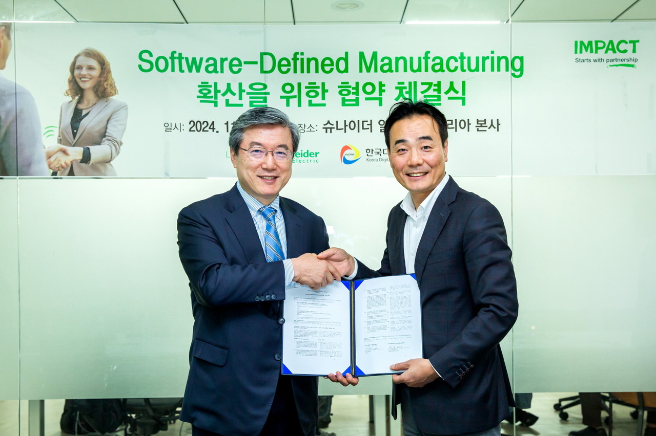 한국디지털혁신협회 주영섭 회장(왼쪽), 슈나이더 일렉트릭 코리아 김경록 대표