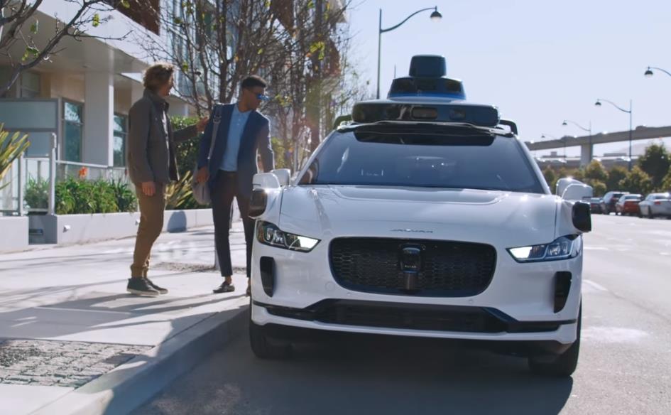 운행 중인 자율주행 로보택시. 사진=웨이모