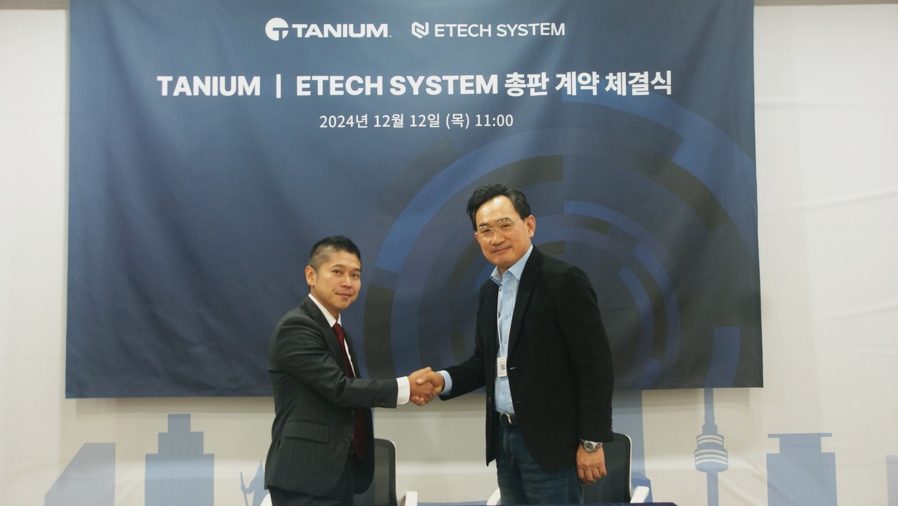 태니엄 준야 사이토 VP(왼쪽), 이테크시스템 김군도 대표