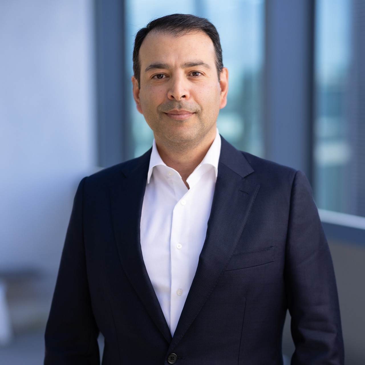 에퀴닉스 사이러스 아다그라 아태총괄 사장