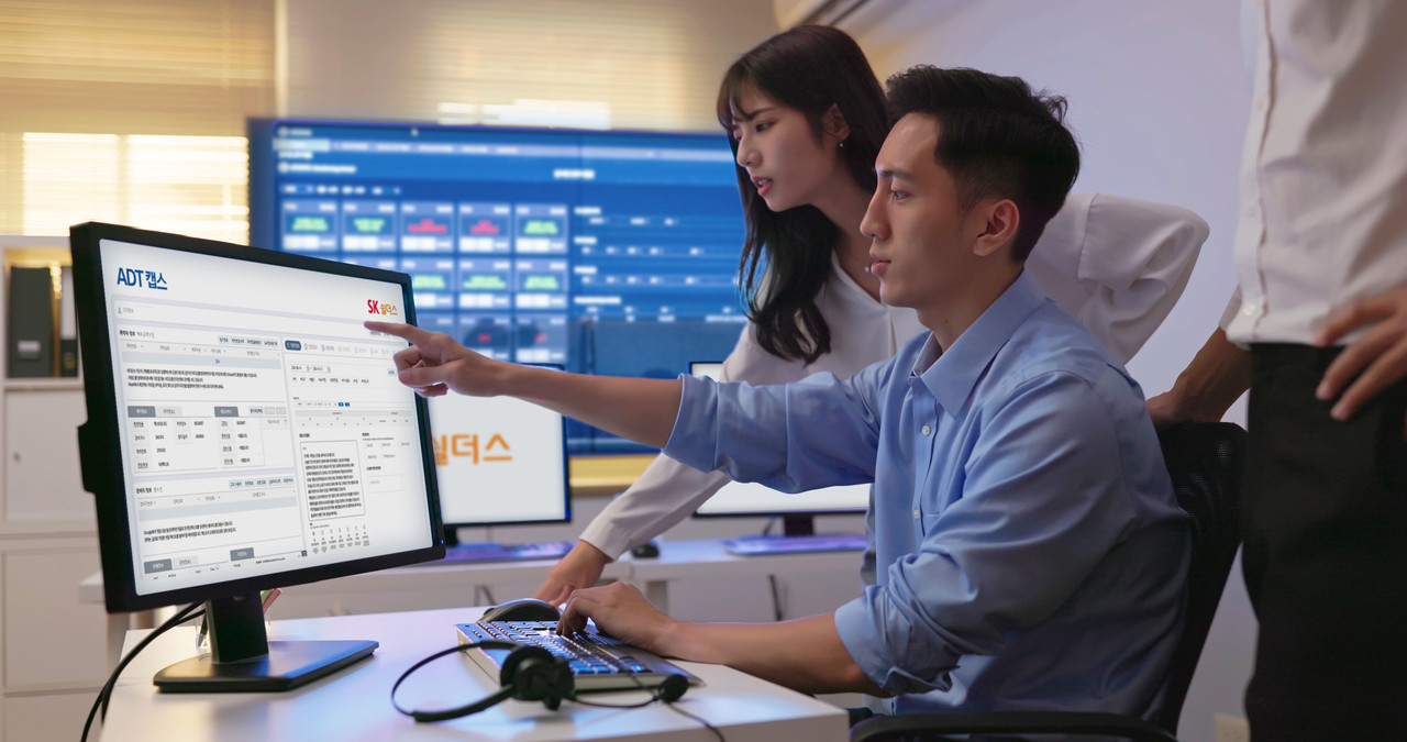 SK쉴더스가 업계 최초로 고객케어 업무에 생성형 AI를 도입했다.