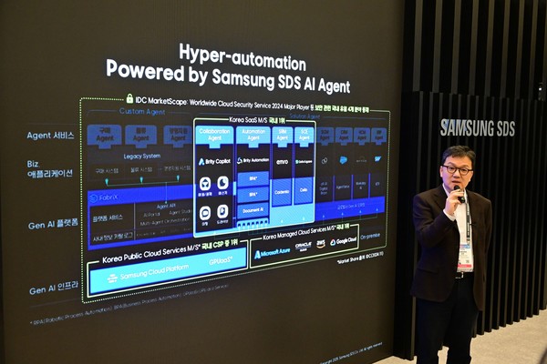 삼성SDS 이준희 사장이 CES 2025 삼성SDS 부스 투어에서 인사말을 하고 있다.